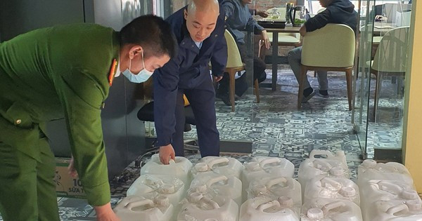 Tạm giữ hơn 500 lít rượu thủ công không rõ nguồn gốc xuất xứ