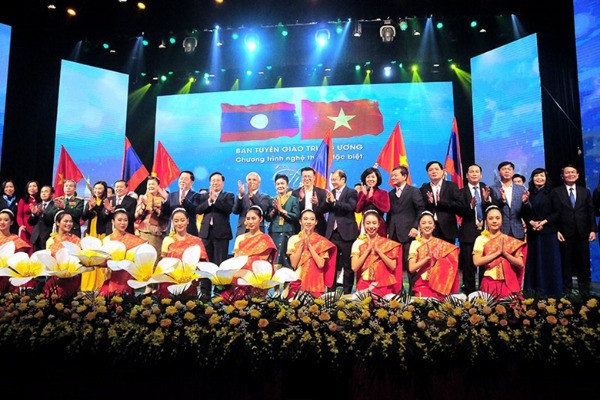 Tôn vinh quan hệ đặc biệt Việt Nam - Lào