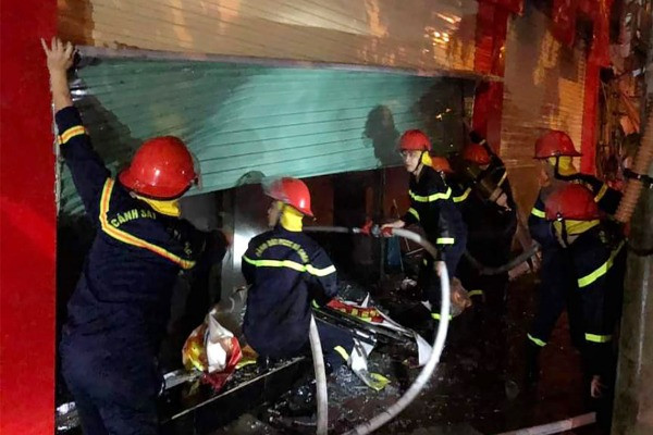 Cháy siêu thị điện máy ở Nghệ An, thiệt hại hàng tỷ đồng