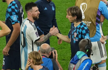 Luka Modric xác nhận tương lai, có hành động đẳng cấp với Messi