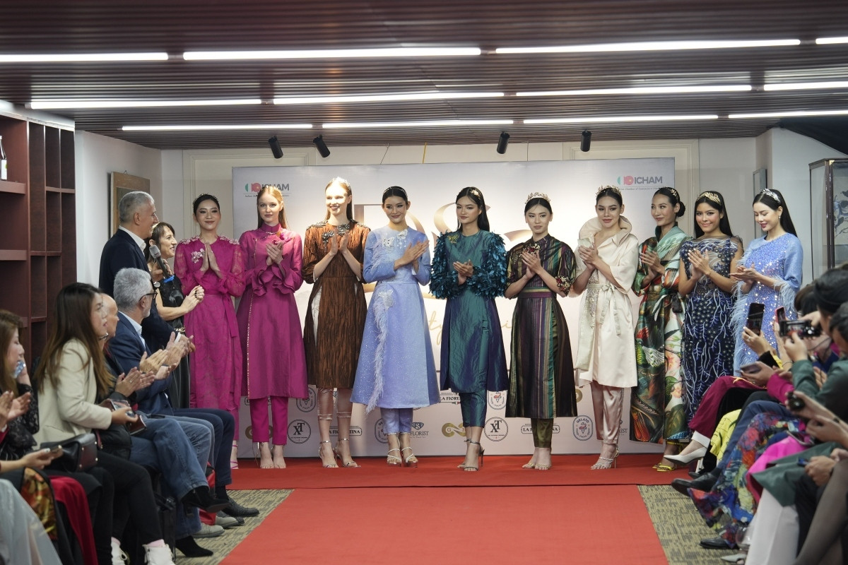 Italian designer modernises Vietnamese dress Ao Dai