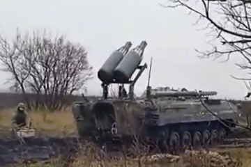 Video xe chiến đấu bộ binh Ukraine phóng rocket như pháo phản lực
