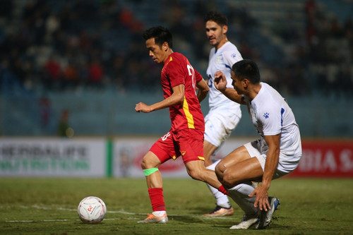 Video bàn thắng Việt Nam 1-0 Philippines: Văn Quyết tỏa sáng