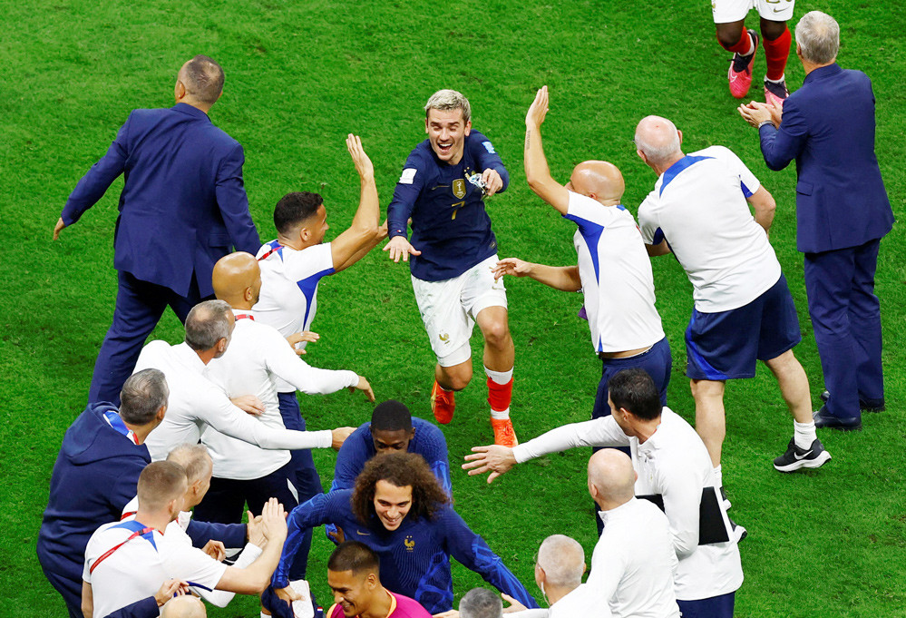 Deschamps phấn khích: 'Cầu thủ Pháp hãy vui trọn đêm nay'