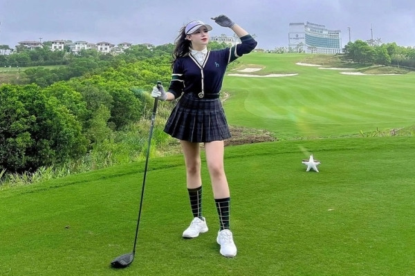 Gái xinh chơi golf: Đâu phải cứ ra sân là để 'săn' đại gia