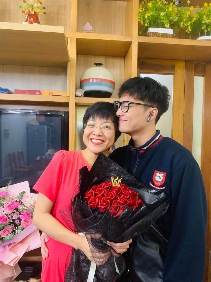 MC Thảo Vân sau 13 năm ly hôn Công Lý:  Tôi độc thân nhưng không đơn độc - 3