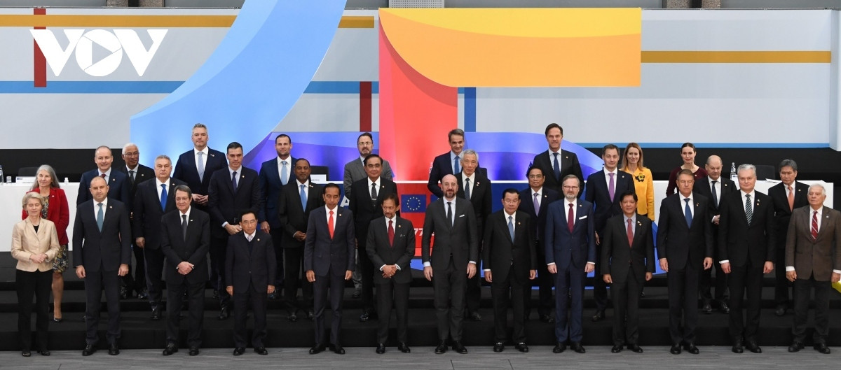 pm chinh calls for asean and eu s greater peace promotion efforts picture 1