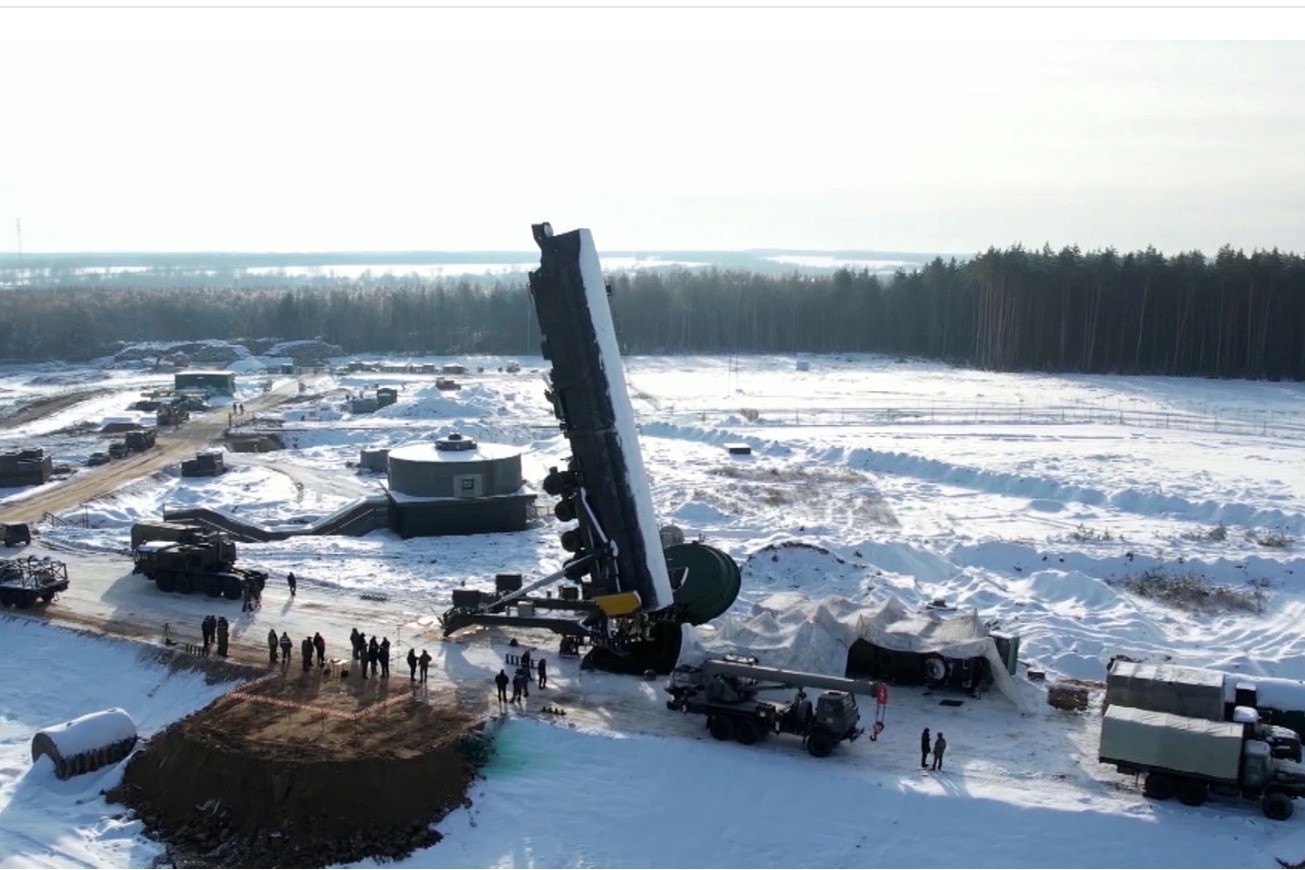 Nga nạp tên lửa đạn đạo liên lục địa Yars vào silo
