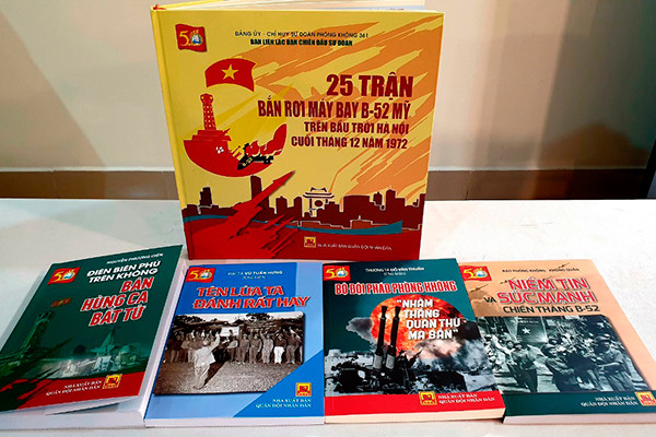Bộ sách kỷ niệm 50 năm chiến thắng Hà Nội - Điện Biên Phủ trên không