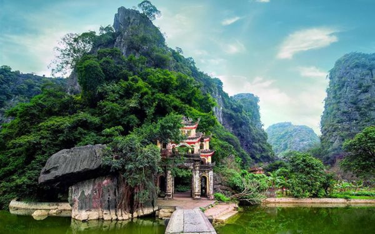admiring three vietnamese pagodas hidden in caves picture 1