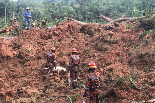 Hiện trường lở đất ở Malaysia khiến gần 20 người thiệt mạng trong đêm