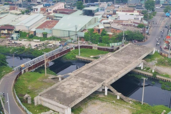 TP.HCM chốt tiến độ hoàn thành cầu Tân Kỳ - Tân Quý sau 4 năm 'phơi nắng mưa'