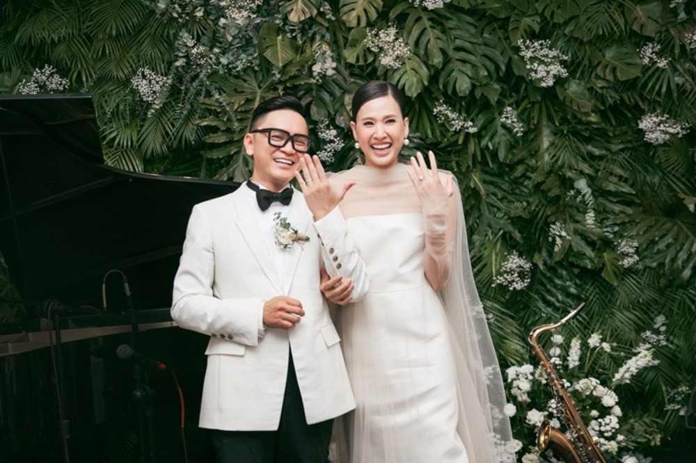 Dương Mỹ Linh ngọt ngào bên chồng doanh nhân trong hôn lễ ở Bến Tre