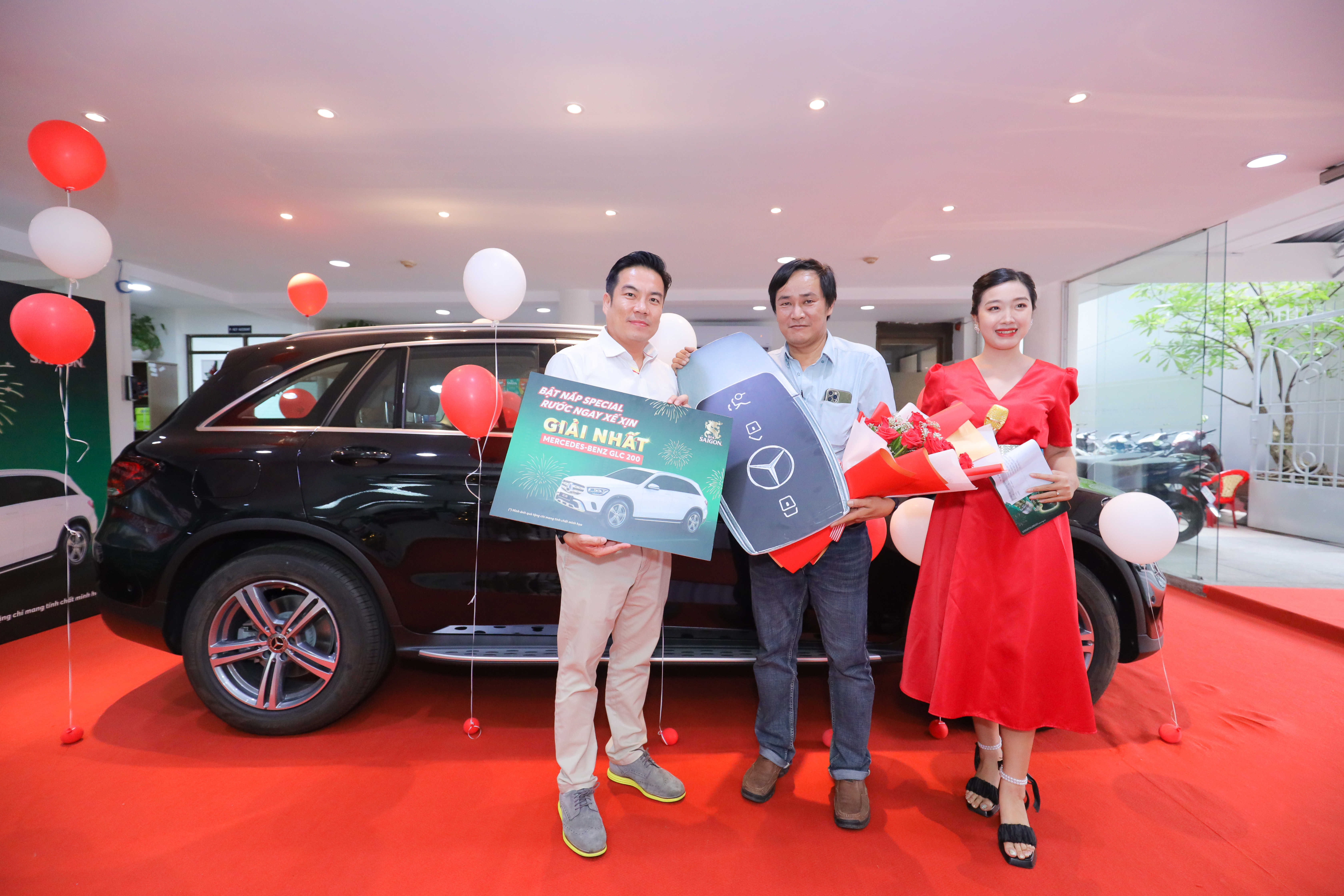 Khách hàng đầu tiên may mắn nhận ‘xế sang’ từ bia Saigon Special