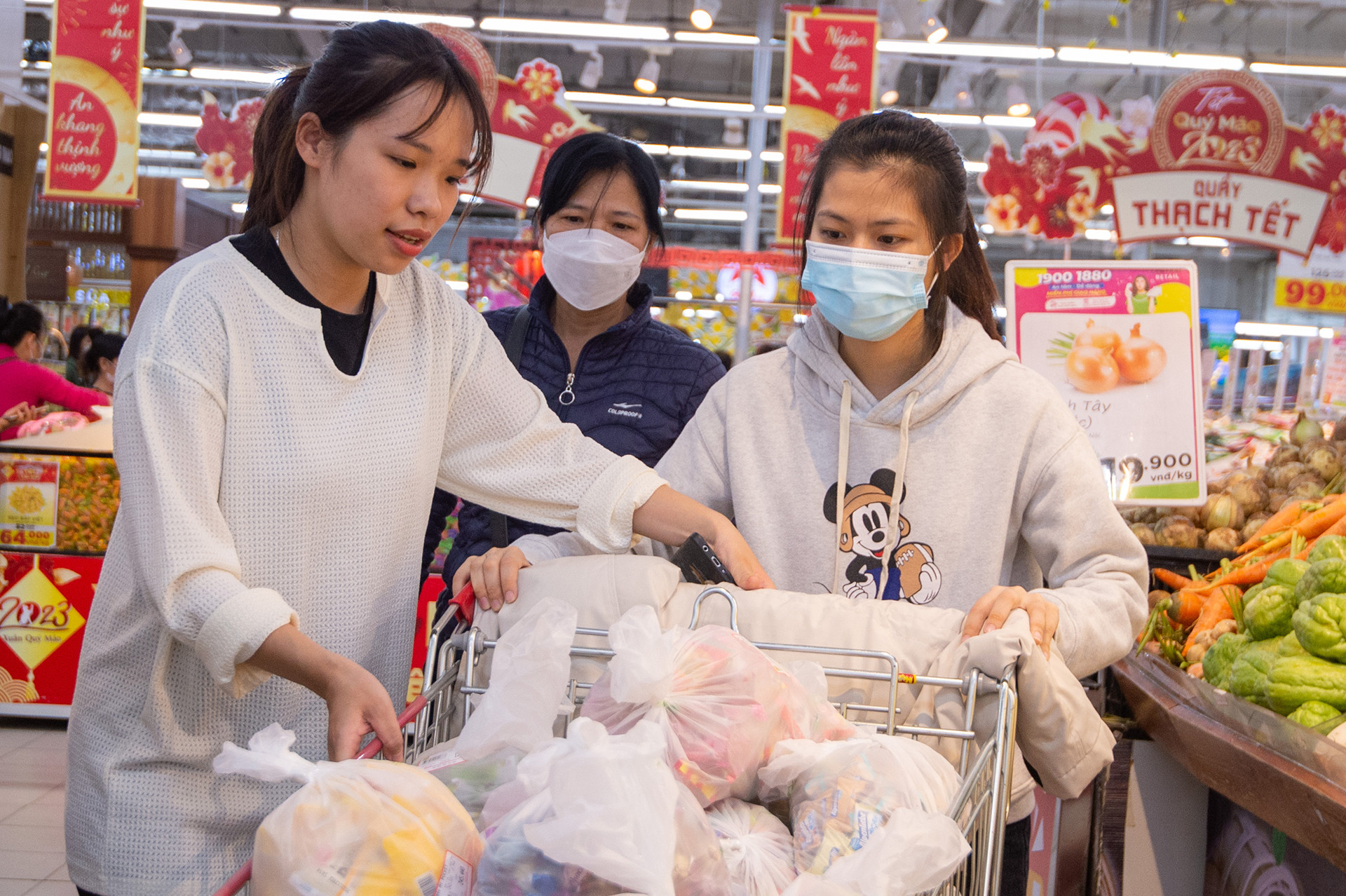 Thủ tướng yêu cầu thanh toán đủ tiền lương, thưởng Tết cho người lao động