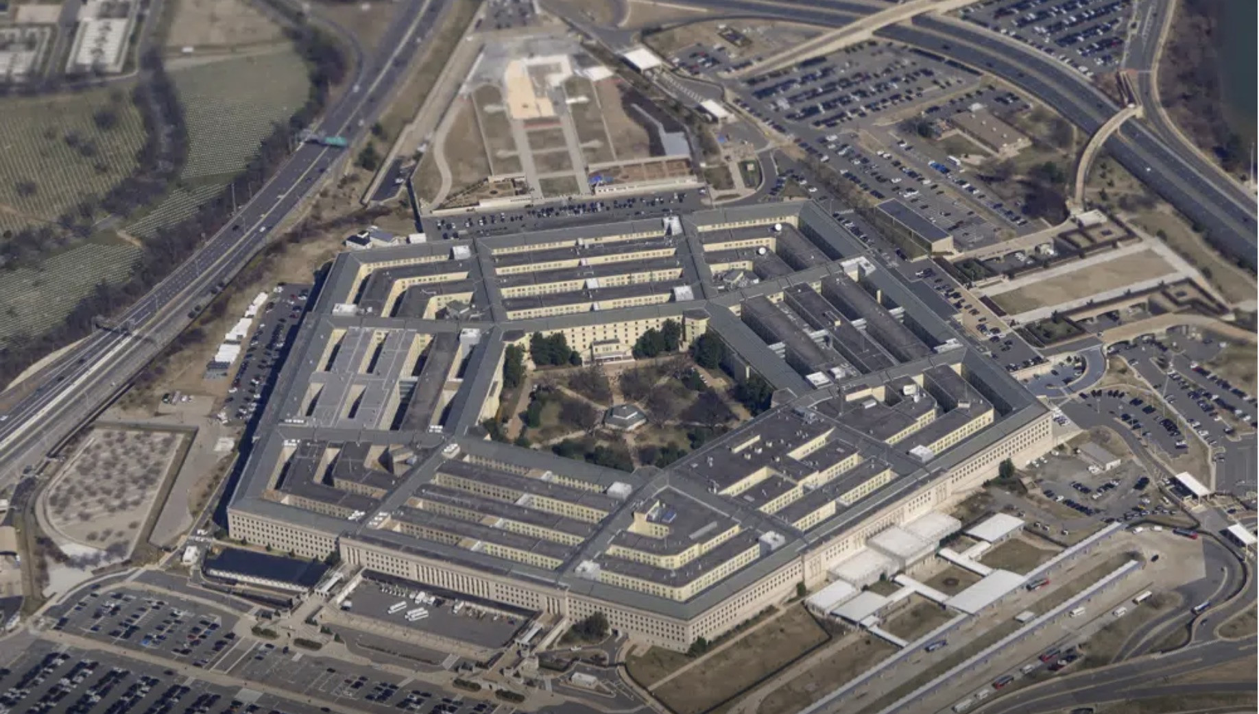 Lầu Năm Góc nói gì về những báo cáo đĩa bay?