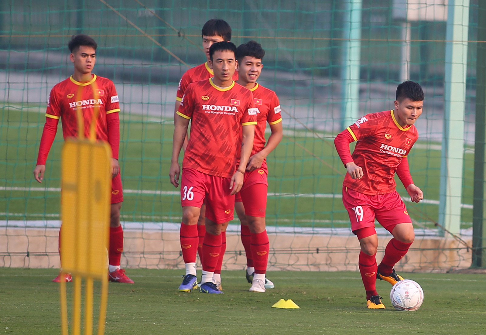 Quang Hải tập sung, quyết thắng Lào trận mở màn AFF Cup