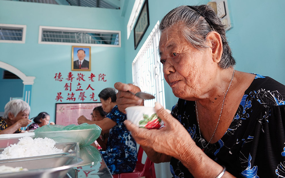 Mekong Delta man spends 400 taels of gold to provide for hundreds of elderly