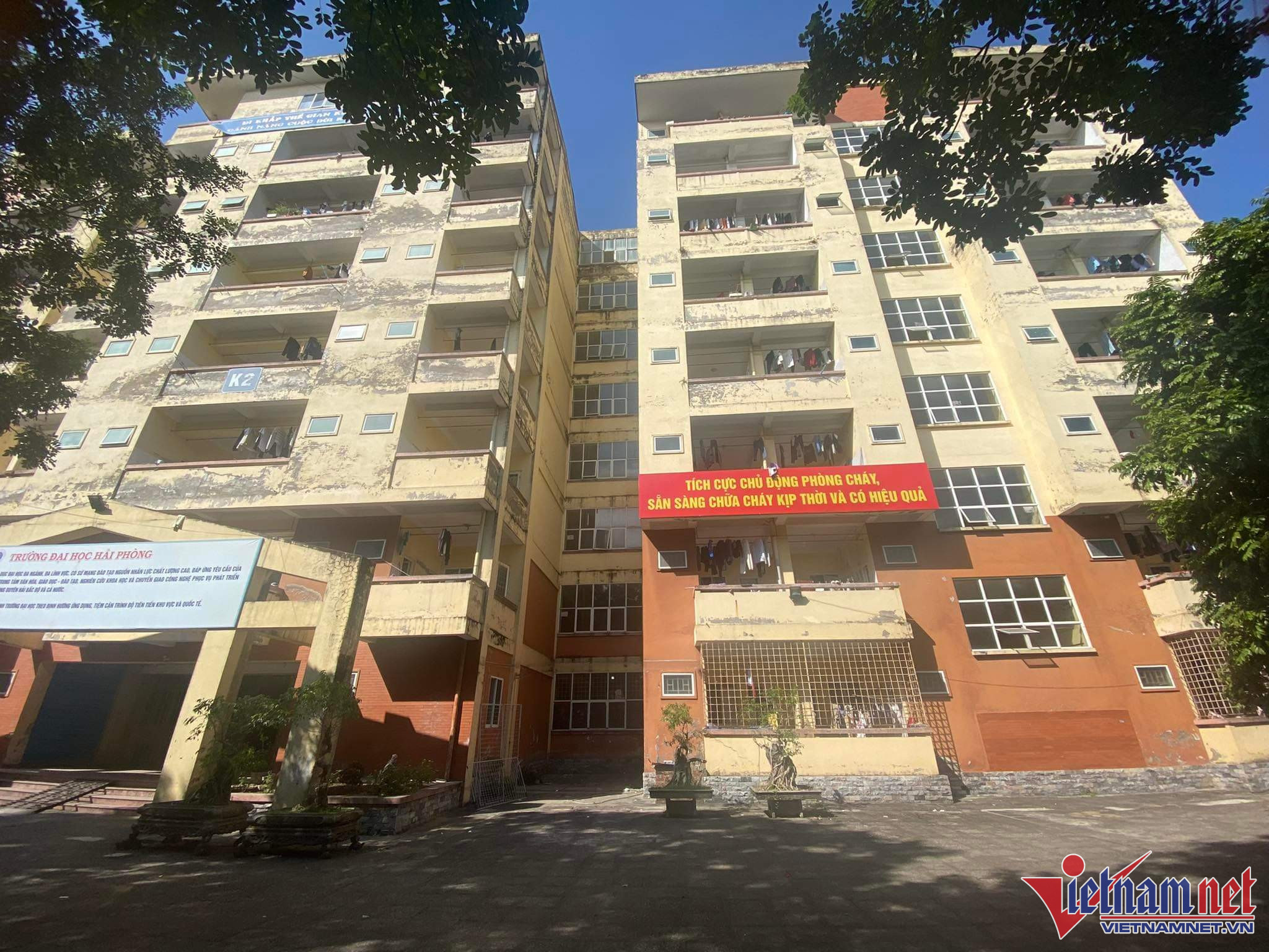 Trường ĐH Hải Phòng đột ngột buộc sinh viên rời ký túc xá