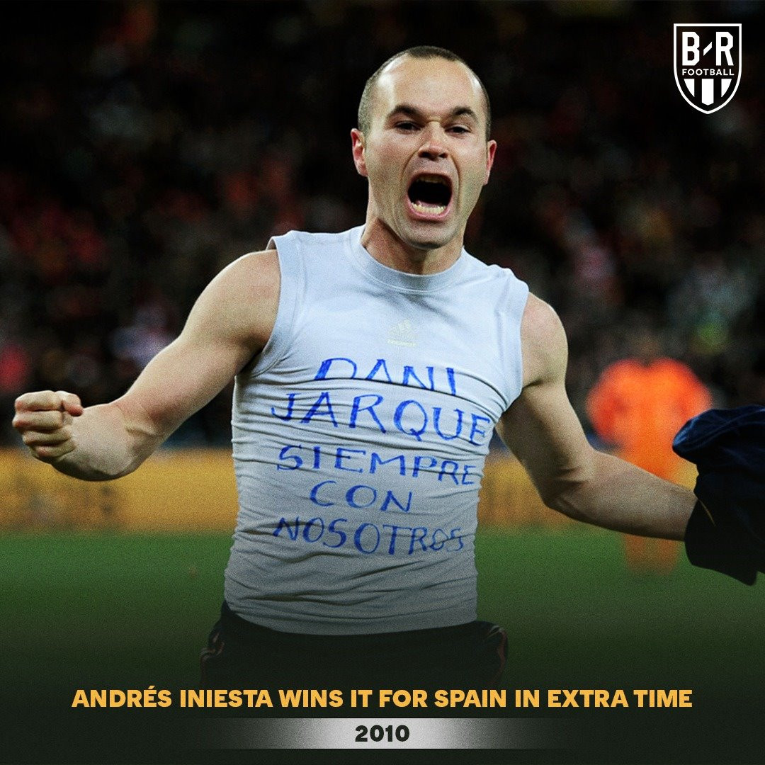 Tiền vệ Andres Iniesta ăn mừng bàn thắng quý hơn vàng ở phút thứ 116, giúp Tây Ban Nha đánh bại Hà Lan 1-0 trở thành nhà vô địch World Cup 2010