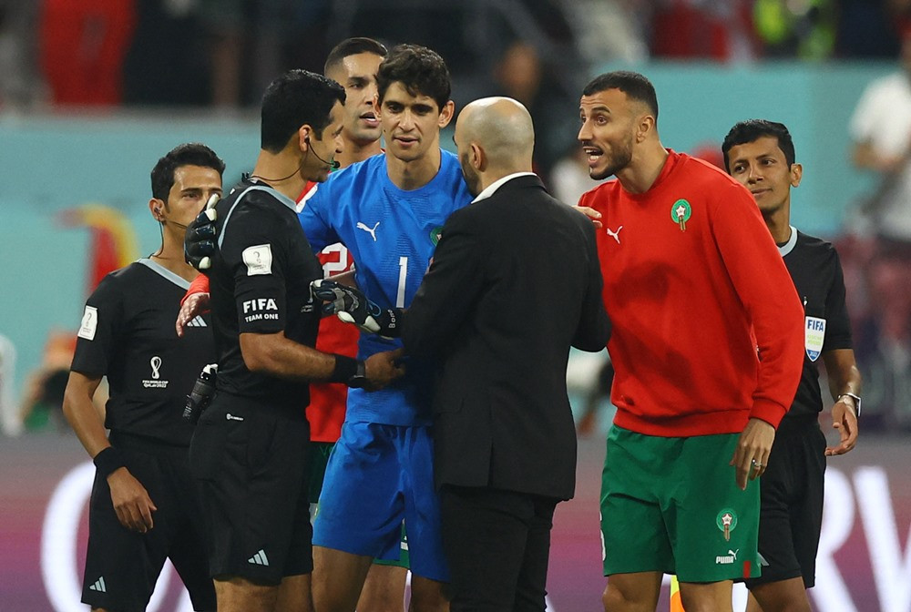 Thua Croatia, cầu thủ Maroc 'hỏi tội' trọng tài