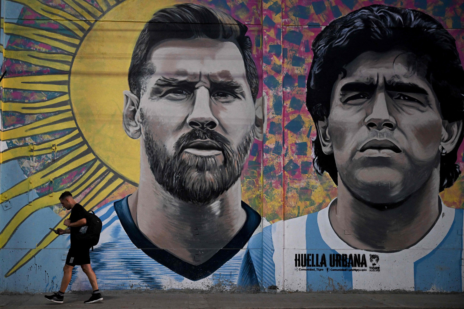 World Cup 2022 sắp tới đây chắc chắn sẽ tràn ngập những cảm xúc khó quên, và Lionel Messi sẽ là một phần không thể thiếu trong những trận đấu xoay quanh vũ trụ bóng đá. Nếu bạn yêu Messi, hãy thức sớm và cổ vũ cho anh ấy trong mỗi trận đấu.