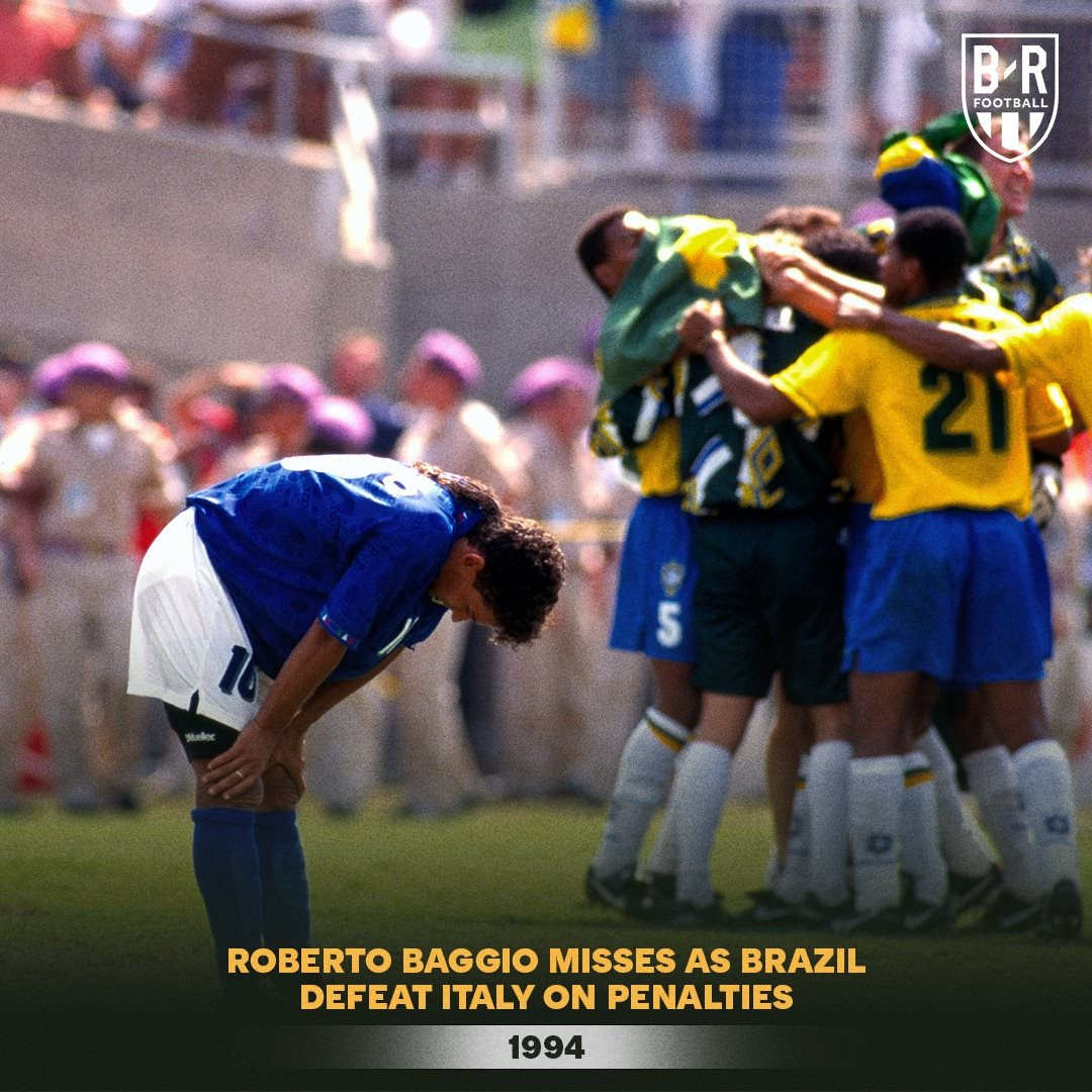 Nỗi thất vọng của Roberto Baggio sau khi đá hỏng penalty khiến Italy mất chức vô địch World Cup 1994 vào tay Brazil