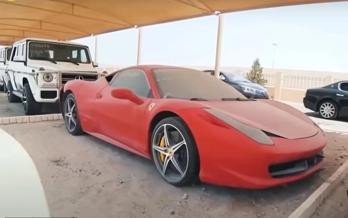 Kiếm bộn tiền nhờ nghề săn siêu xe bị bỏ rơi tại Dubai