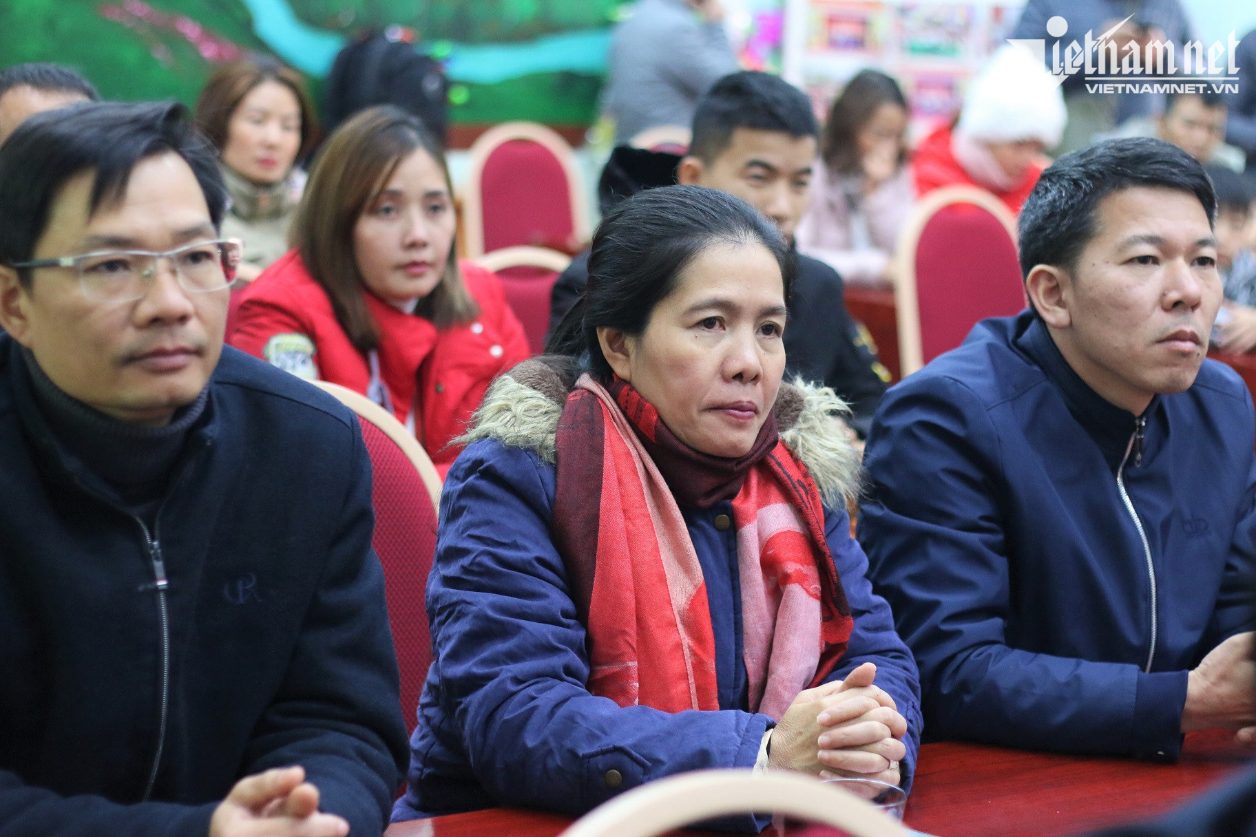 Tặng tivi thông minh cho huyện có 18 trường tiểu học, chỉ 1 giáo viên tiếng Anh