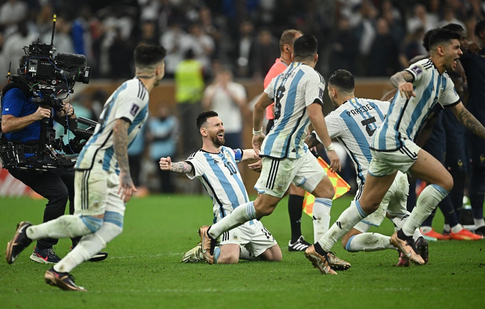 Khoảnh khắc Messi vỡ òa cảm xúc khi lần đầu vô địch World Cup