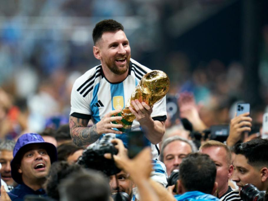 Trong bức ảnh này, Messi tiết lộ điều mong chờ của anh và cảm xúc khi đội tuyển Argentina giành chiến thắng tại World Cup. Hãy cùng xem để hiểu thêm về chân sút xuất sắc này và những bí mật trong đám cưới World Cup.