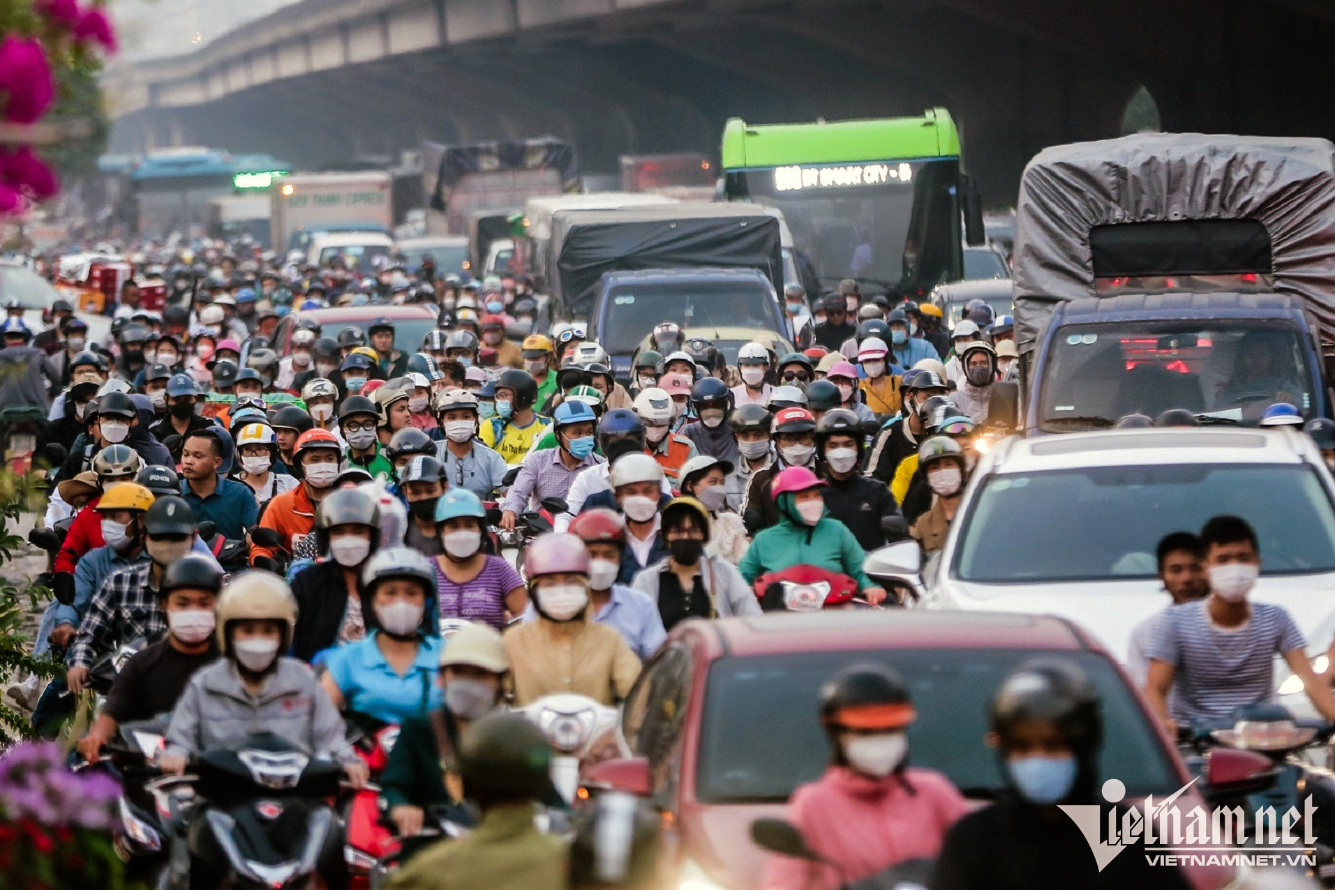 Thủ tướng: Không để ùn tắc kéo dài trên các tuyến đường ra vào Hà Nội dịp cuối năm