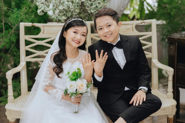 Vợ chồng 'tí hon' ở Nghệ An tổ chức lễ cưới 30 mâm, khách đến gấp đôi