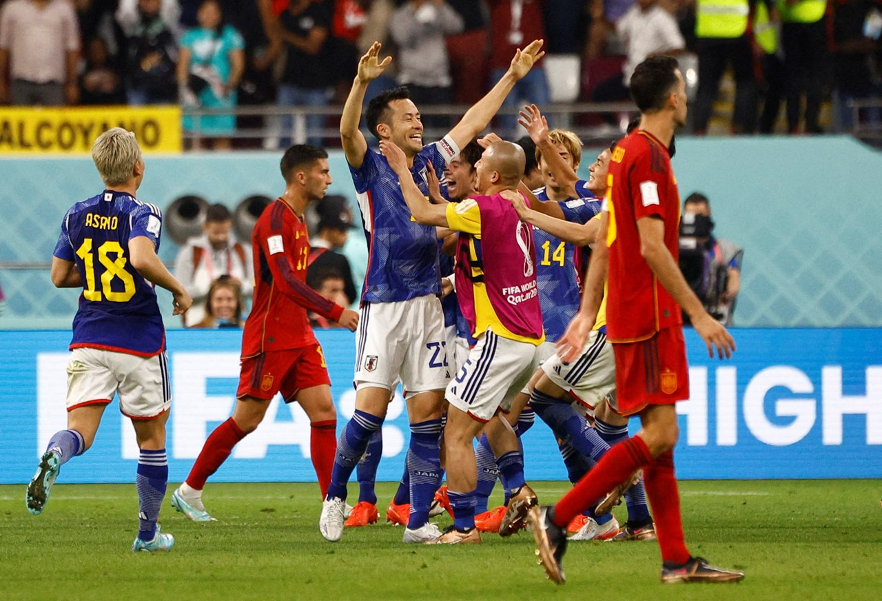 Chiến thắng 2-1 trước Tây Ban Nha giúp "Samurai xanh" lách qua khe cửa hẹp để đoạt vé vào vòng 1/8 World Cup 2022