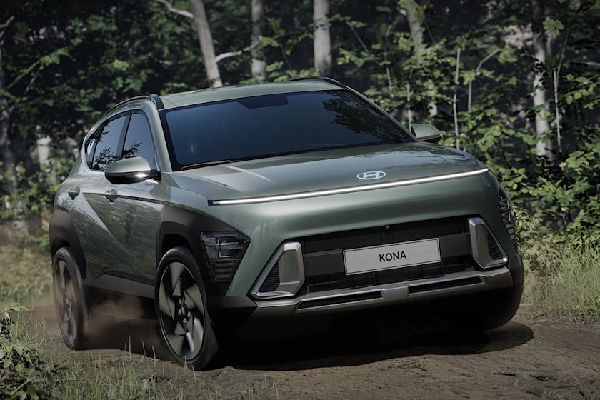 Hyundai Kona lạ lẫm với hình ảnh lộ diện thế hệ mới