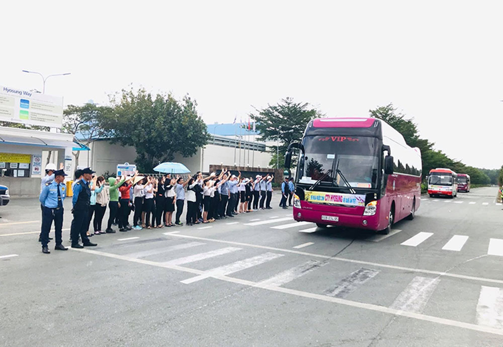 Hỗ trợ 50-100% vé xe đưa công nhân về quê đón Tết