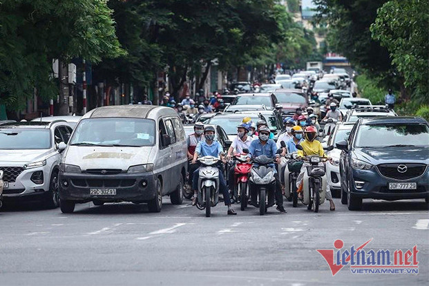 Hiểu đúng về mẹo 'ba giây xanh thì bỏ, ba giây đỏ thì đi' khi lái xe