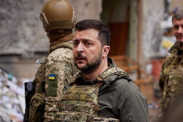 Tổng thống Zelensky tới 'điểm nóng' Bakhmut, Nga phản bác cáo buộc của Tư lệnh Ukraine