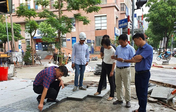 Substandard construction, maintenance blamed for paving stones’ deterioration in Hanoi