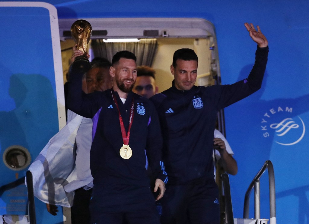 Messi và đồng đội đã mang cúp vàng về nước