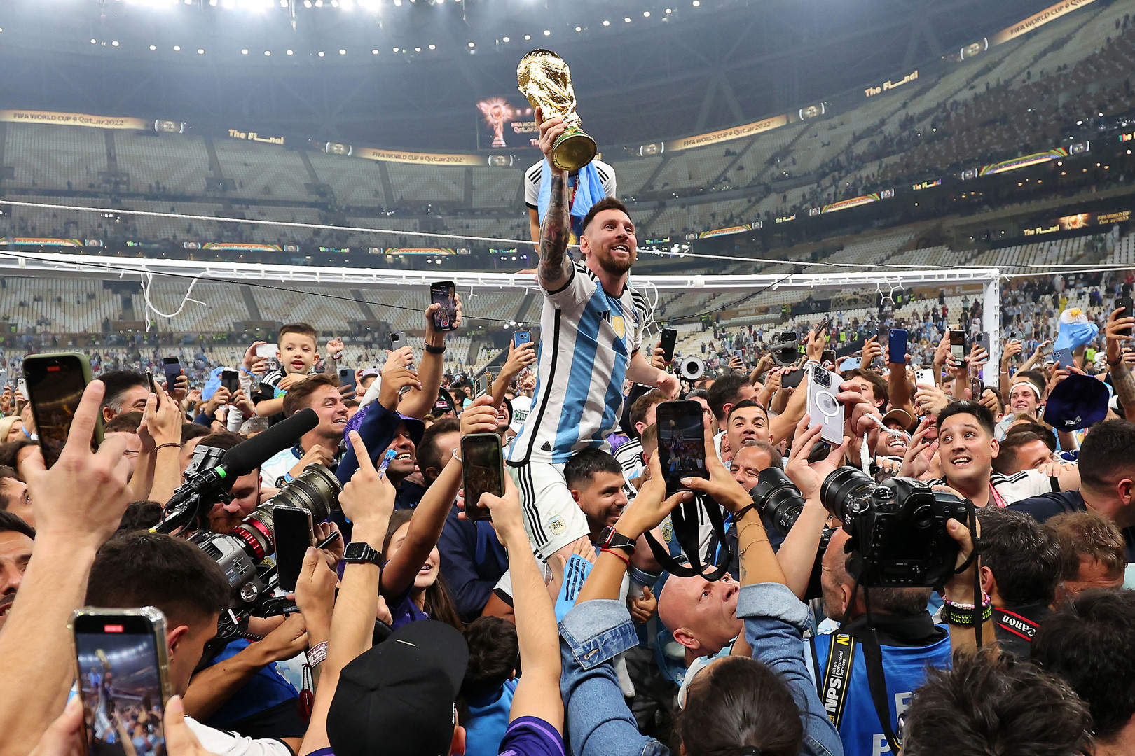 Lionel Messi vô địch World Cup 2022 và giá trị bất tử
