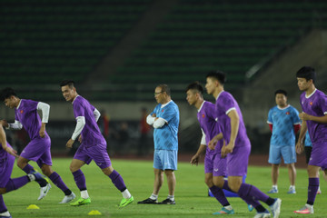 HLV Park Hang Seo đăm chiêu trước trận gặp Lào