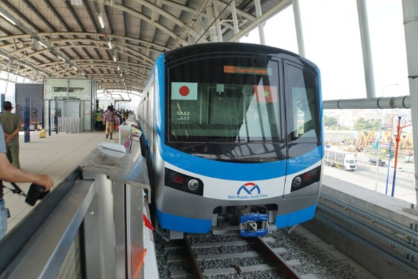 Metro Bến Thành - Suối Tiên bắt đầu lăn bánh chạy thử nghiệm đoạn trên cao