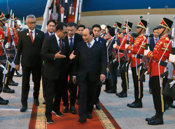 Chủ tịch nước Nguyễn Xuân Phúc đến Jakarta, bắt đầu thăm Indonesia