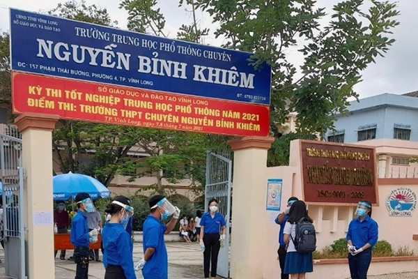 Đề kiểm tra học kỳ 1 môn Văn lớp 12 của trường chuyên có 2 nhà vô địch Olympia