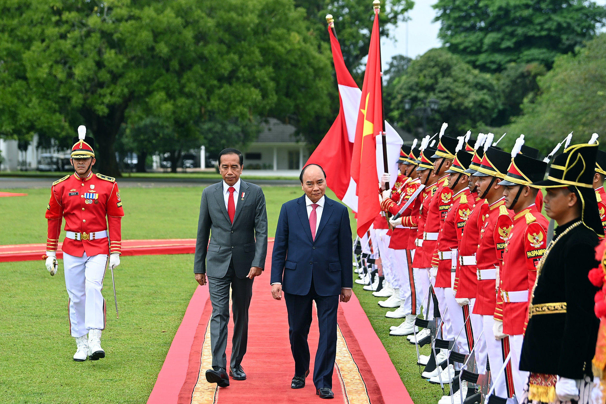 21 loạt đại bác chào đón Chủ tịch nước Nguyễn Xuân Phúc thăm Indonesia