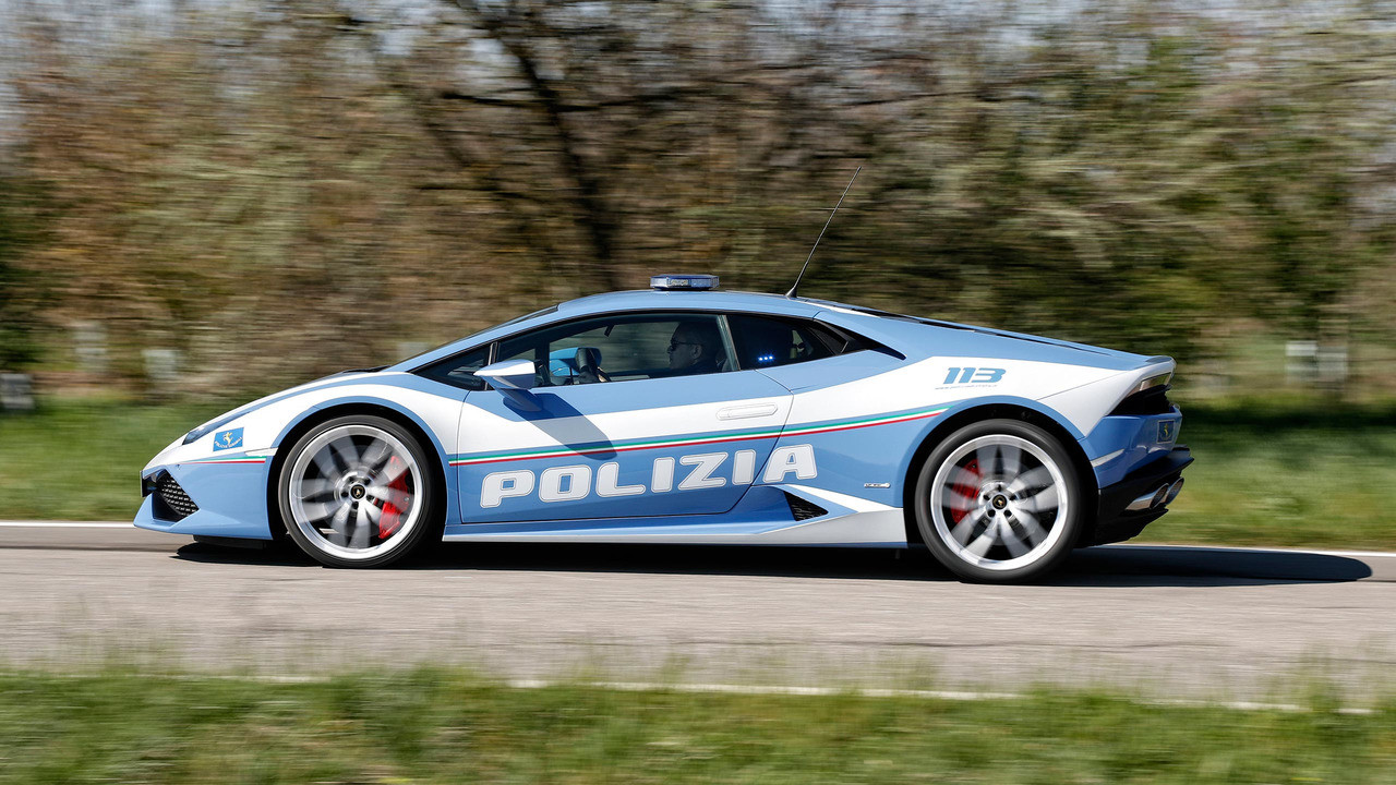 Cảnh sát Ý dùng siêu xe Lamborghini cứu sống bệnh nhân cách xa hàng trăm km