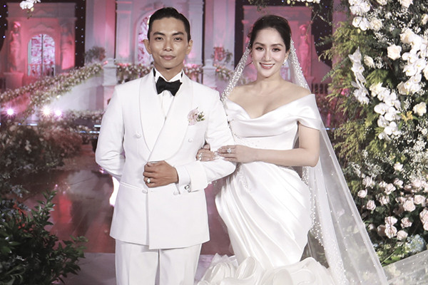 Không gian lễ cưới đẹp như mơ của Khánh Thi - Phan Hiển
