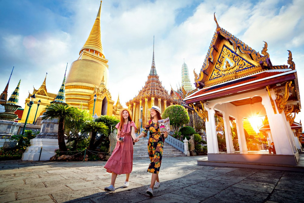 Khách Việt thực sự vui như về khi du lịch Thái Lan. Với những nét văn hóa tương đồng, thực phẩm đa dạng và những điểm đến thú vị, Thái Lan là một đất nước thu hút nhiều khách du lịch từ Việt Nam. Tận hưởng một kỳ nghỉ đáng nhớ tại đây và tận hưởng những giây phút tuyệt vời cùng những người bạn mới.