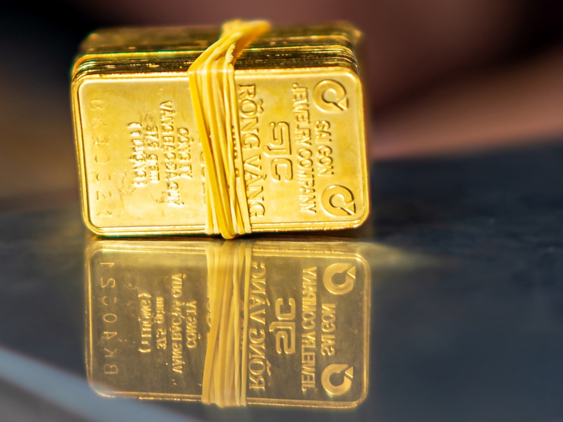 Giá vàng hôm nay 23/12: Vàng giảm giá, rời xa mốc 67 triệu đồng/lượng
